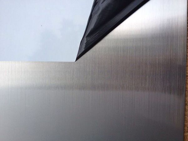经拉丝处理的不锈钢板材是否容易生锈？